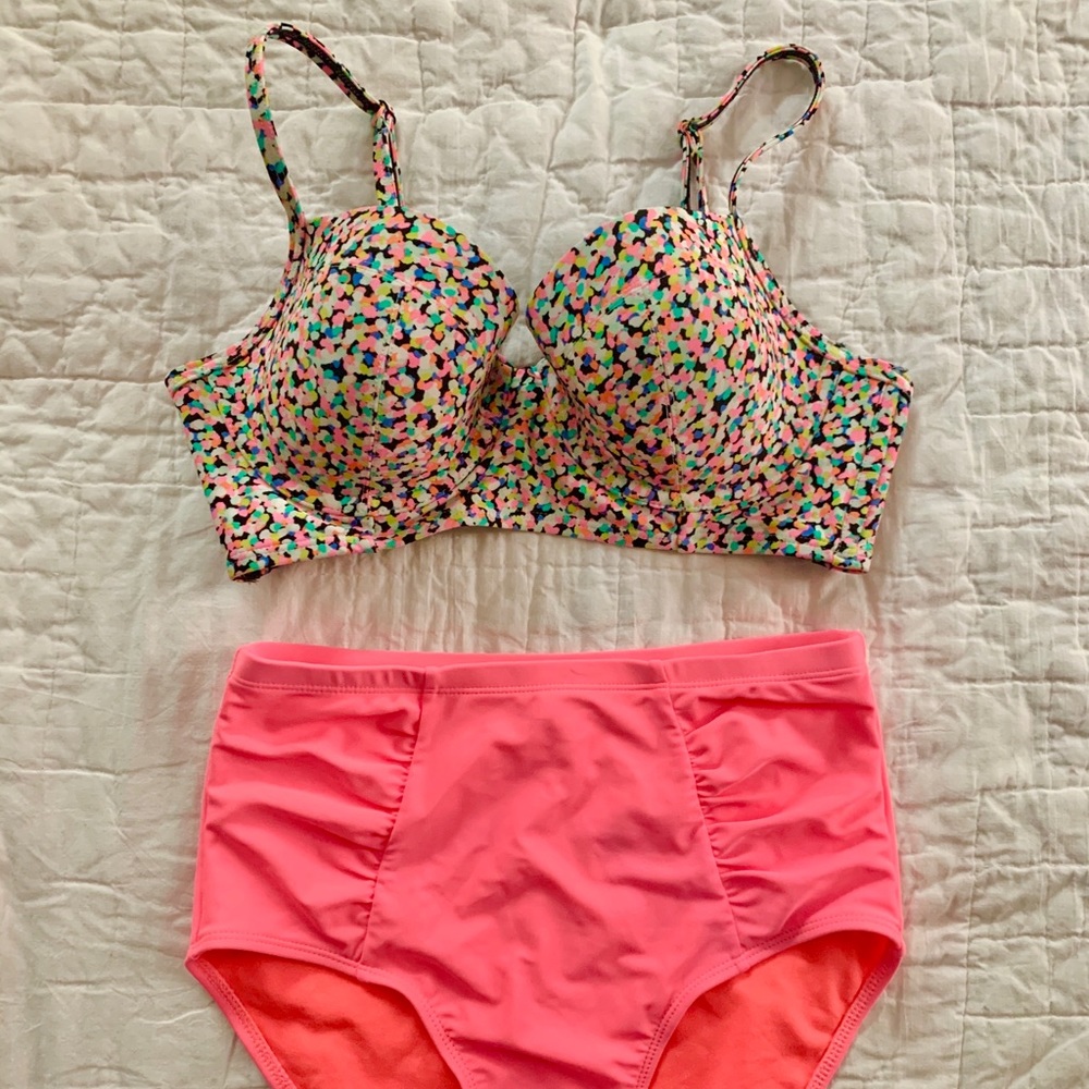 Old Navy Bra Top Swimsuit with High Waist Bottoms